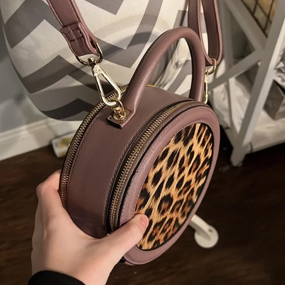 Womens Leopard purse - Picture 3 of 8